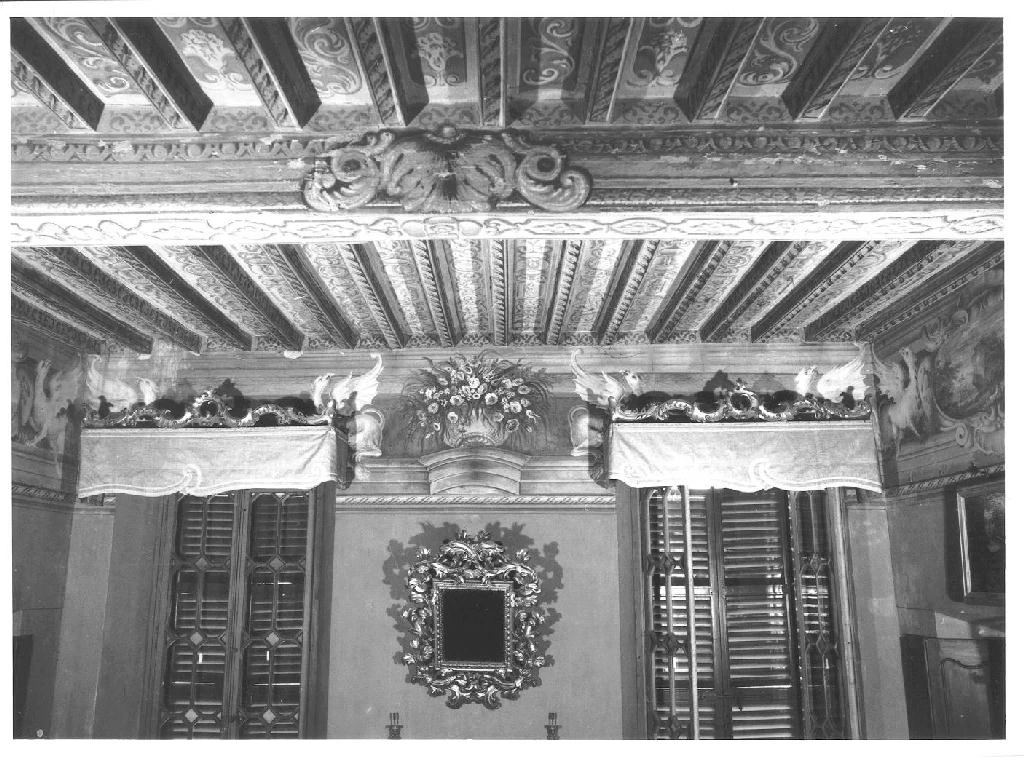 Elementi decorativi architettonici, vasi con fiori, paesaggi, grifoni 2 - Rocca Sanvitale, Fontanellato, Parma